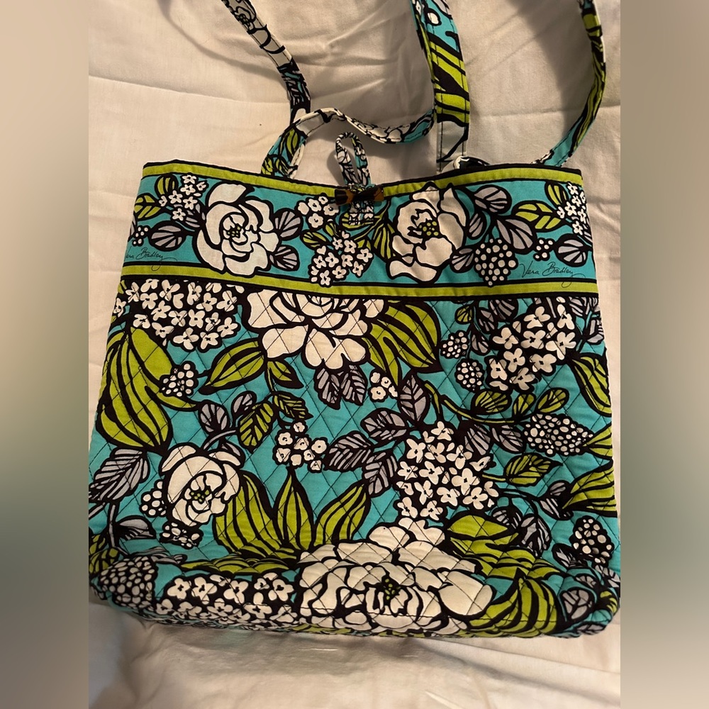 Vera Bradley tote in Island Blooms